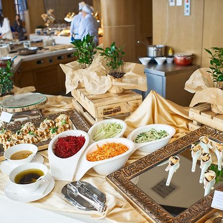 Beijing Hotel Минск Екстериор снимка A salad bar