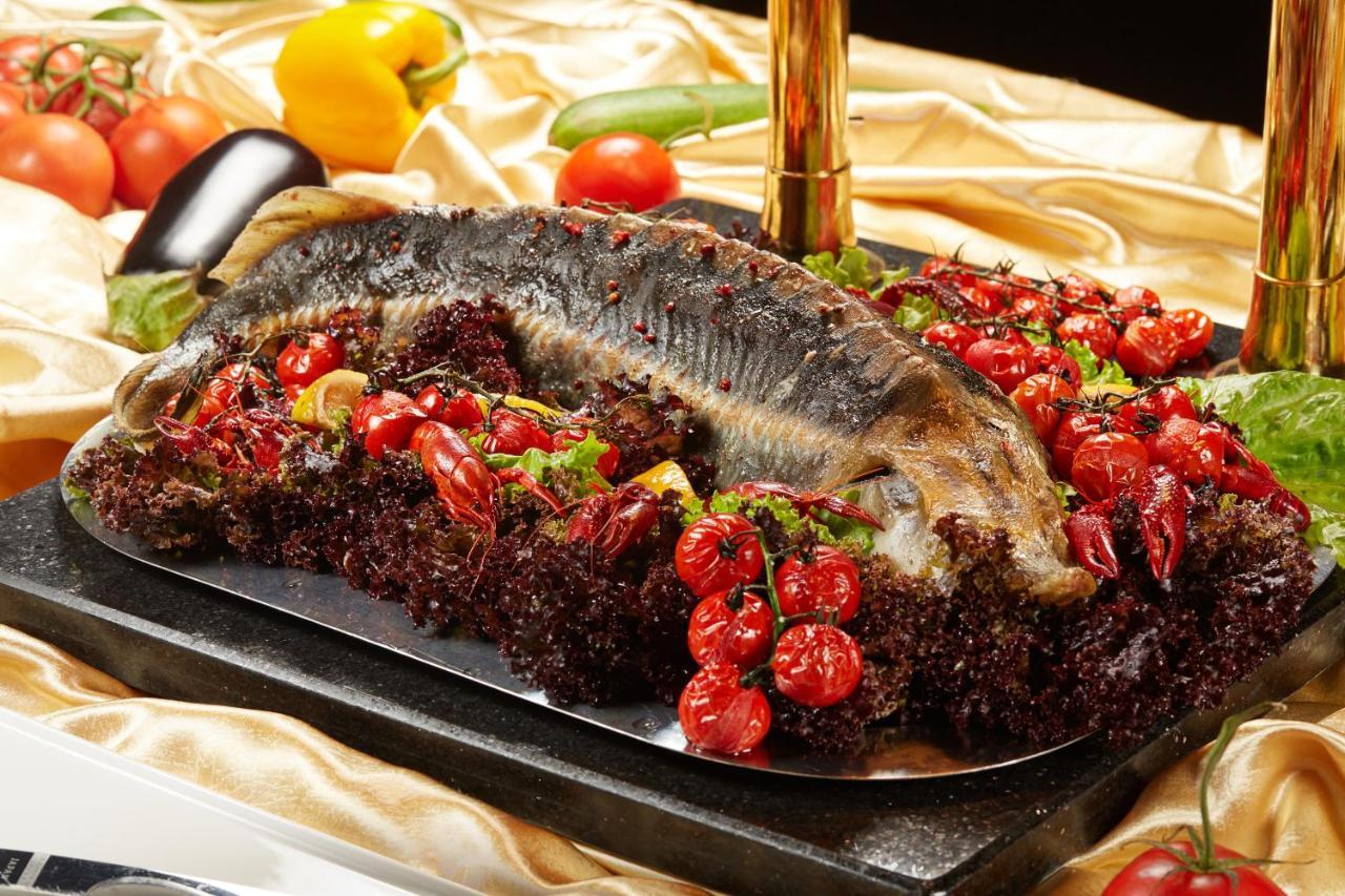 Beijing Hotel Минск Екстериор снимка A prepared sturgeon