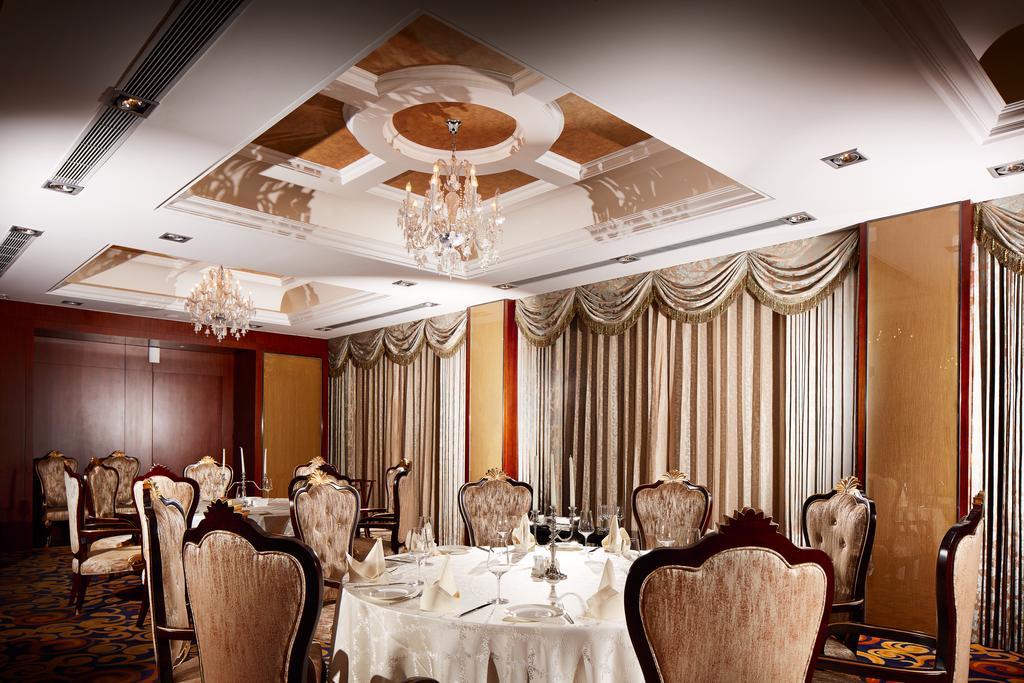 Beijing Hotel Минск Екстериор снимка The interior of the restaurant