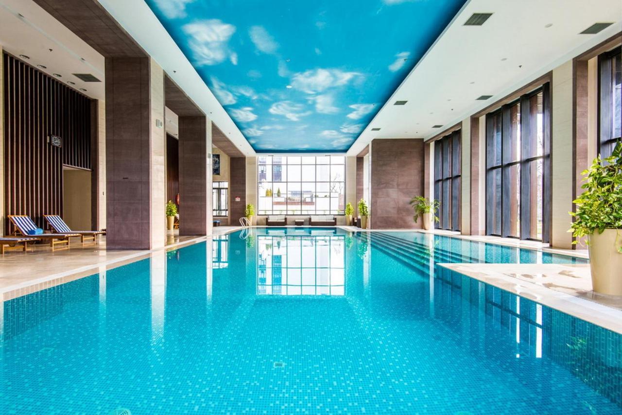 Beijing Hotel Минск Екстериор снимка The pool at the hotel