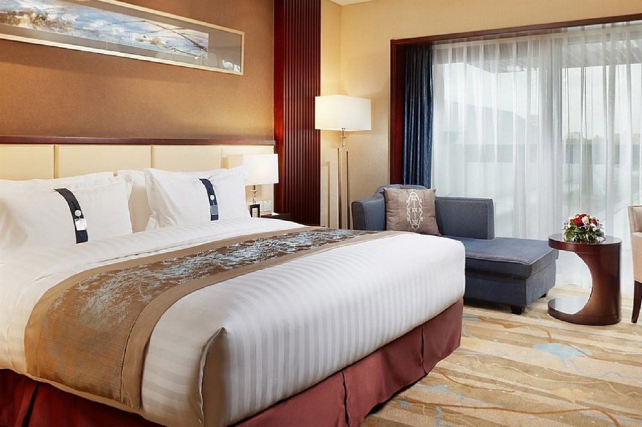 Beijing Hotel Минск Екстериор снимка A room at the Holiday Inn